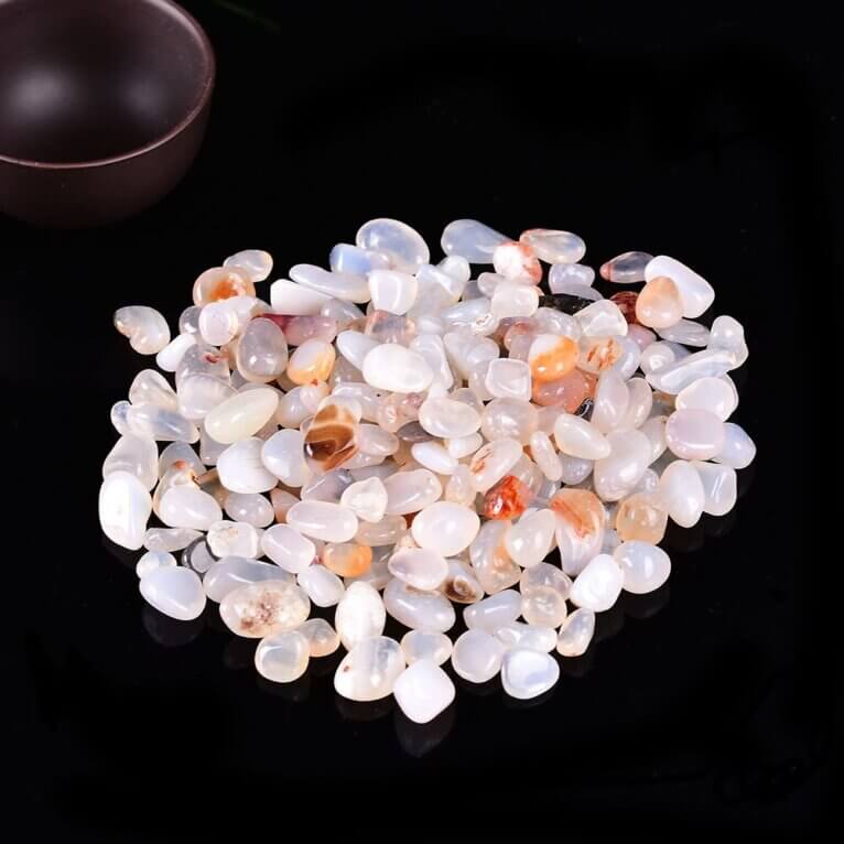 Semi-precious stones, white agate