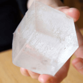 Suurte jääkuubikute silikoonvorm