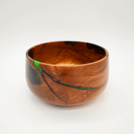 Kauss õunapuust ja epoksiidvaigust