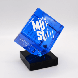 Meene – Must Teater