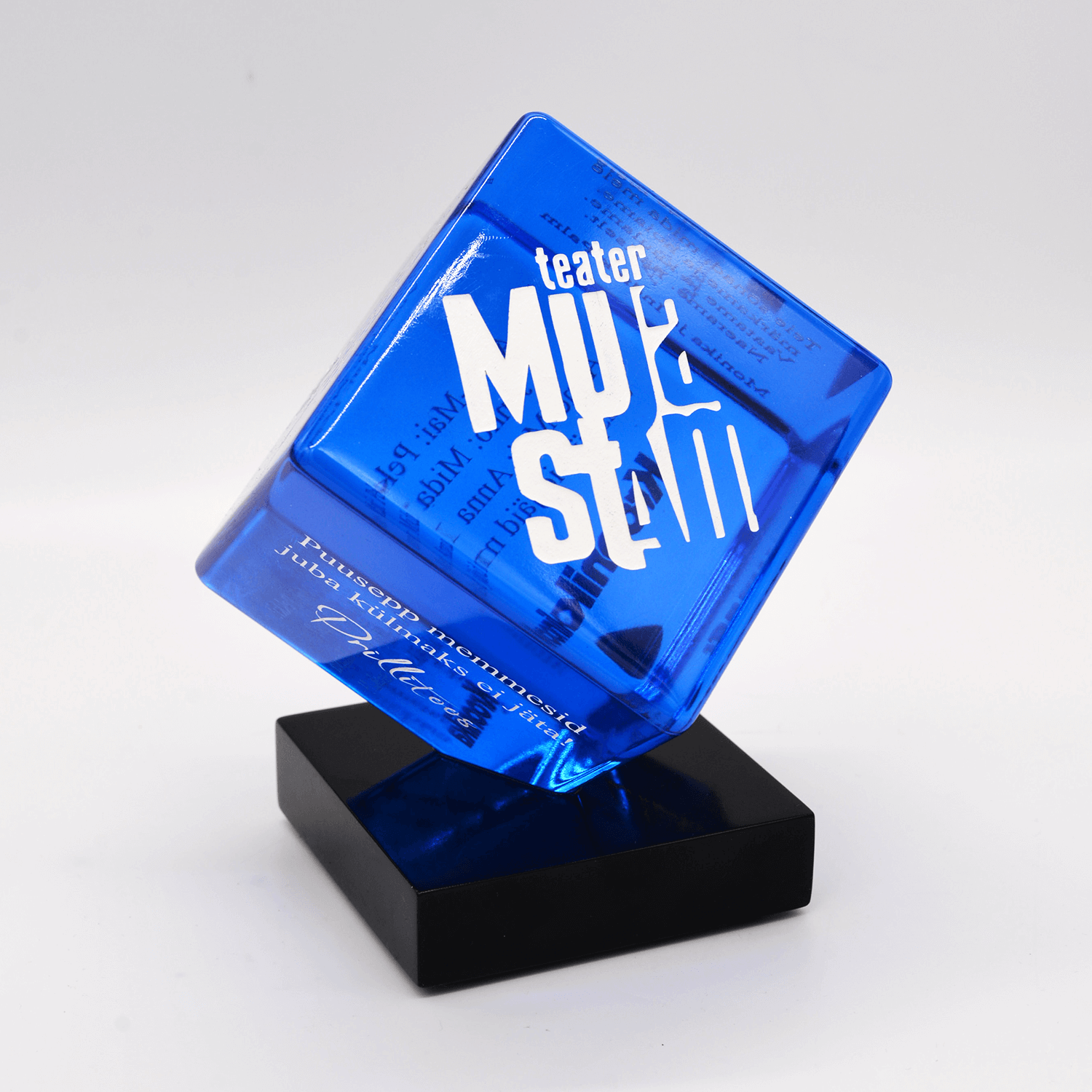 Meene – Must Teater Meene – Must Teater